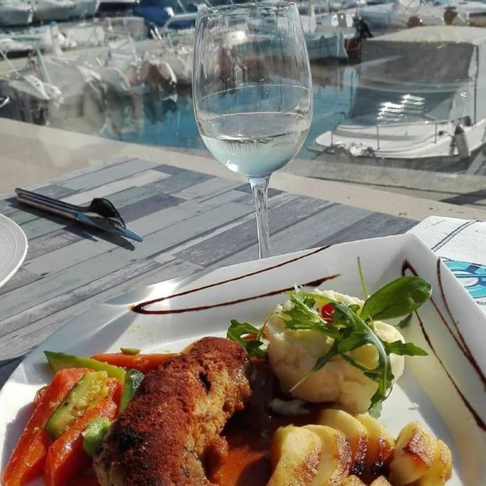 F2 Climatise A Golfe -Juan En Front De Mer Et Piscine Vallauris Exterior foto