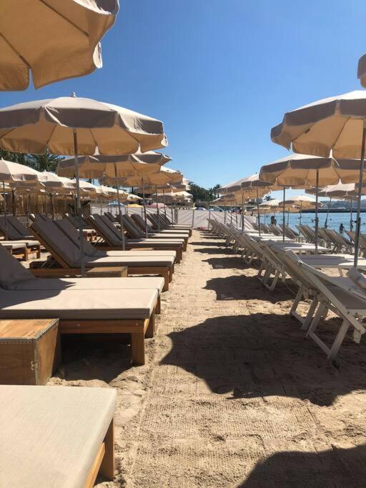 F2 Climatise A Golfe -Juan En Front De Mer Et Piscine Vallauris Exterior foto